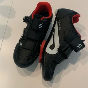 NEW - $45 Peloton Size 39 (8) Women’s Cycling Shoes w Clips - worn <50 times